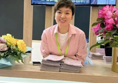 Ms. Xu Lili from Shanghai Songjiang Yangtze River Delta Flower Science and Technology Innovation Industrial Park. Shanghai Songjiang Yangtze River Delta Flower Science and Technology Innovation Industrial Park is a production and service integrated flower trade complex integrating production and processing, trade logistics, warehousing cold chain, industrial services, exhibitions, and festivals.