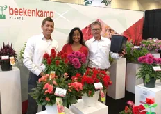 This year the team with Beekenkamp is showing the Begonia Dreams, Dahlia’s, Fuchsia’s and Petunia’s. In the photo Thomas Nass (Beekenkamp Plants), Sirekit Mol (Beekenkamp Plants) & Jerry Arkesteijn (Beekenkamp Verpakkingen)