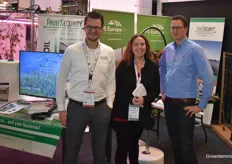 Teus de Jong, Fruit Security, Andrea van den Hoven with agf.nl and Frans Angelino, FS Europe