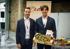 Victor Folk & Juan Gallego of La Palma show the Adora tomato