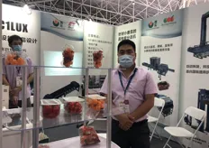 Mr. Ma Pengfei, Regional Manager of Kunshan Xile Electromechanical Technology Co., Ltd. Xi Le is the agent in China of Sorma Group, an Italian fruit and vegetable packaging solution provider. Manager Ma Pengfei said, “Consumers are paying more and more attention to high-quality food, and small tomatoes grown in high-end greenhouses can be seen everywhere in the market. This is why we took small tomato packaging samples to participate in this exhibition.Our feature is that we can provide customized packaging solutions according to customers' packaging, material, and specification requirements. "
