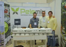 Gustavo with Pelemix and his clients on the booth.